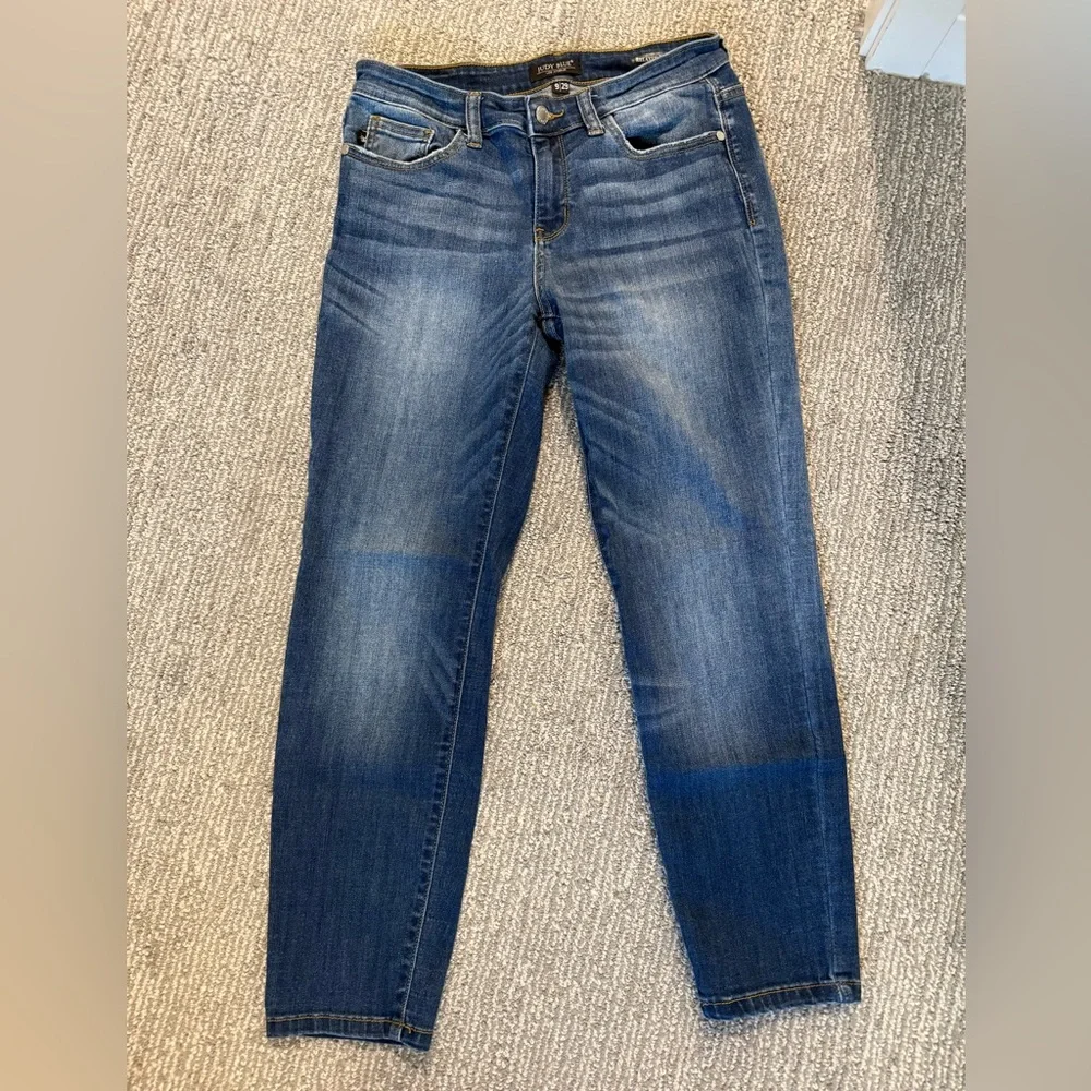 Judy Blue Medium Wash Straight Leg Jeans
